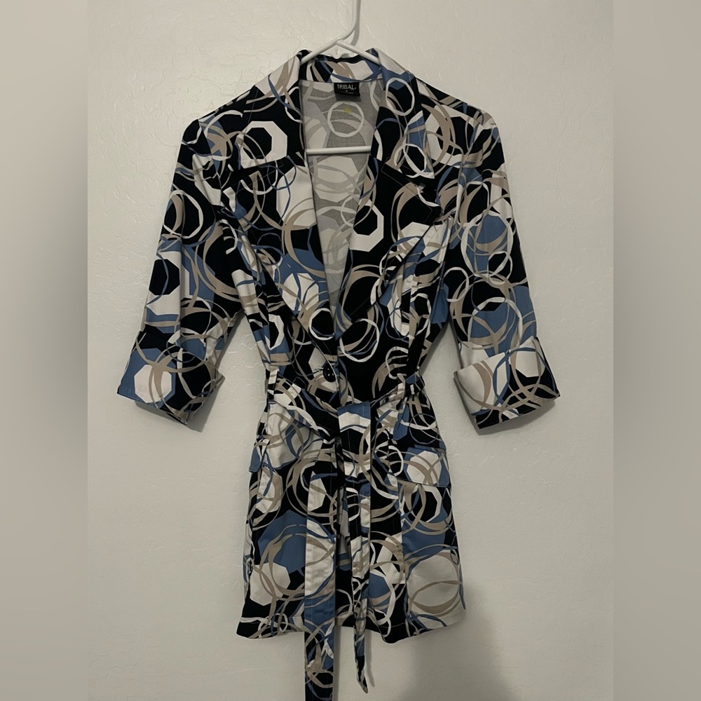 Tribal multicolor 3/4 sleeve trench. Size 4